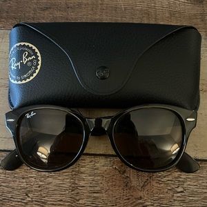 Dark brown Ray-Bans!